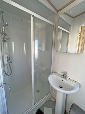 Ensuite- click for photo gallery
